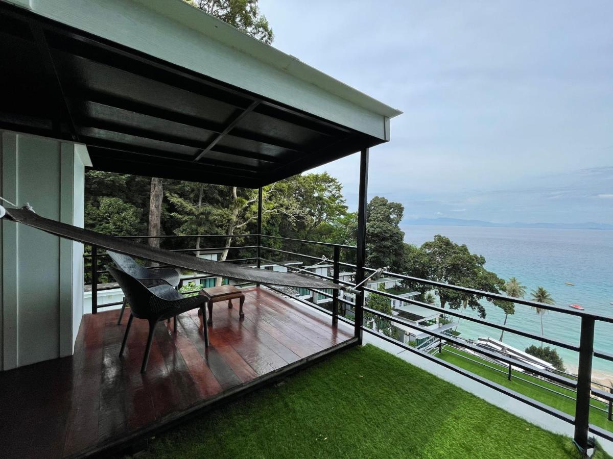 QUAD SHARING SUITE CLASSIC PACKAGE with All Meals, Beverages + Return Boat Transfers