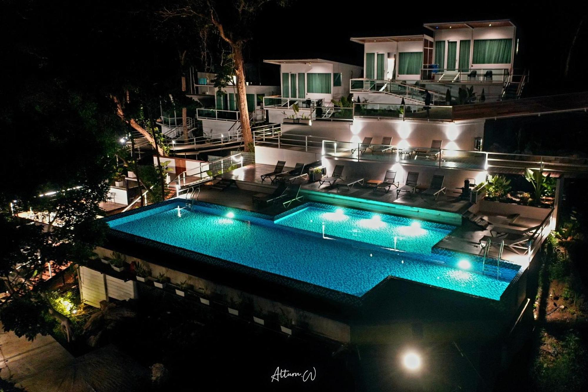 FAMILY POOLSIDE VILLA  PACKAGE with All Meals, Beverages + Return Boat Transfers